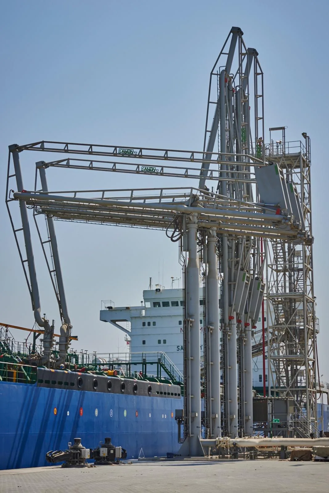 Kanon marine loading arms at a tanker berth