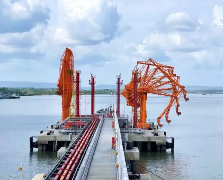 Kanon marine loading arms on an LNG carrier