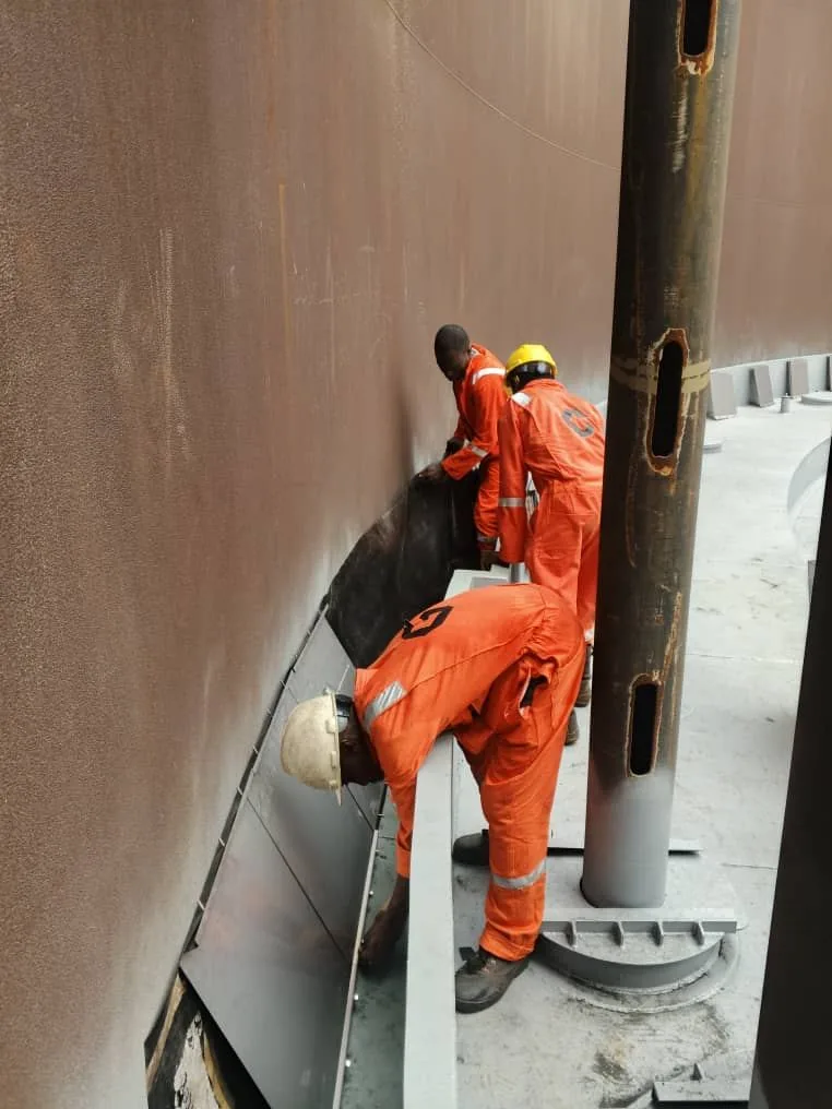Crew fitting a tank roof panel